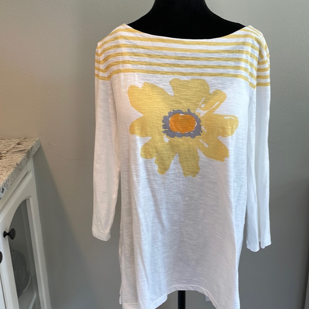 Knit shirt with cute daisy motif